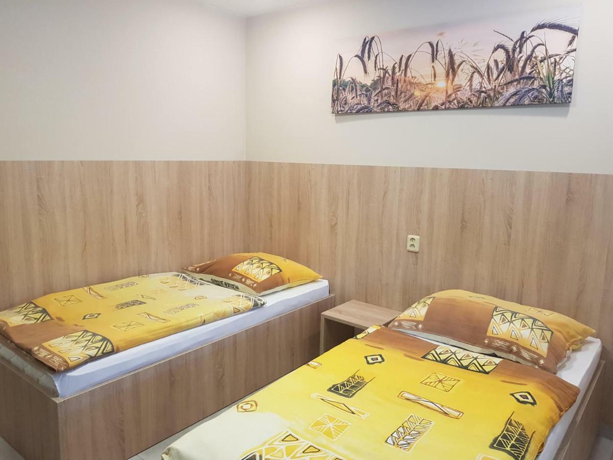 Penzion Hudebka Лоуни Екстер'єр фото