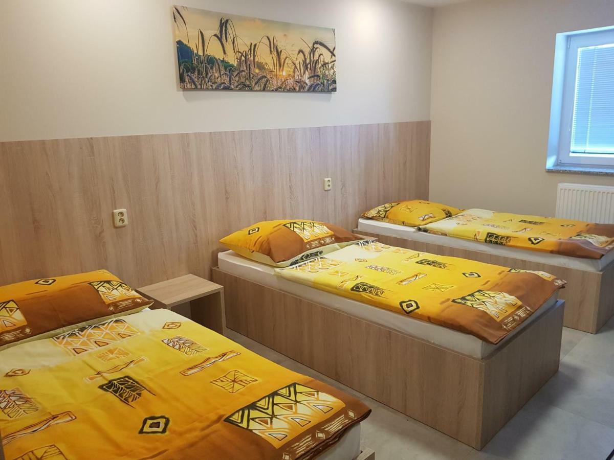 Penzion Hudebka Лоуни Екстер'єр фото